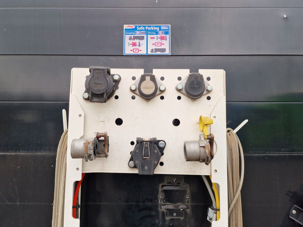 Kapelltrailer Fliegl SZS320 / Hubdach / EDSCHA / Mega: bild 25