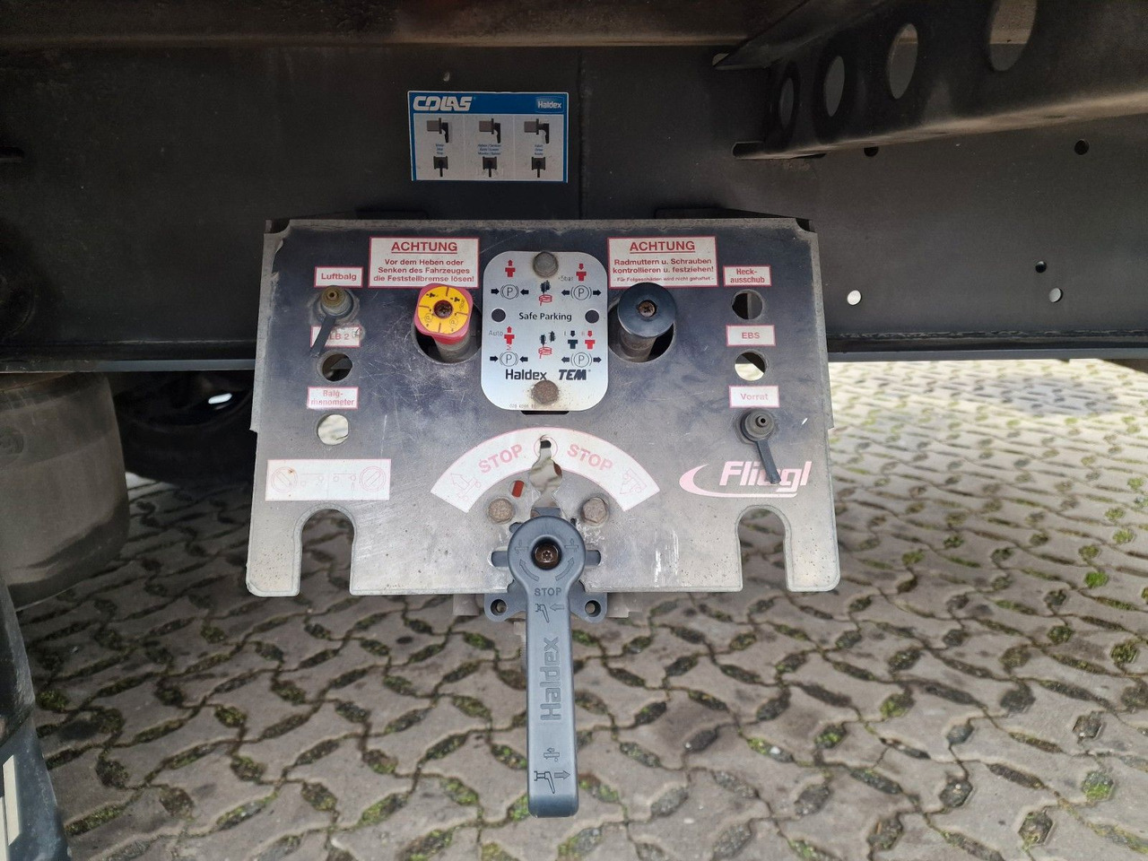 Kapelltrailer Fliegl SZS320 / Hubdach / EDSCHA / Mega: bild 32