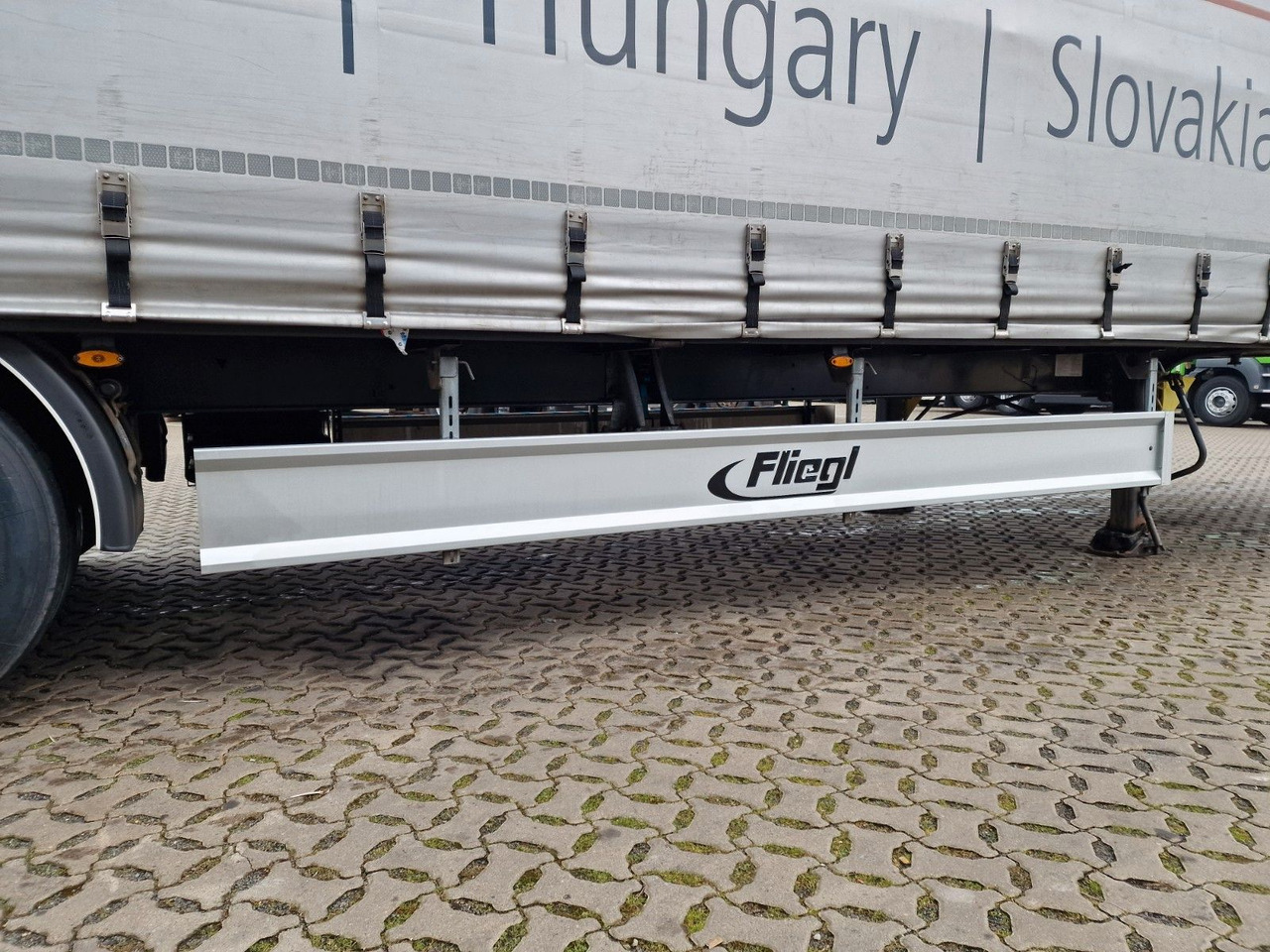 Kapelltrailer Fliegl SZS320 / Hubdach / EDSCHA / Mega: bild 21
