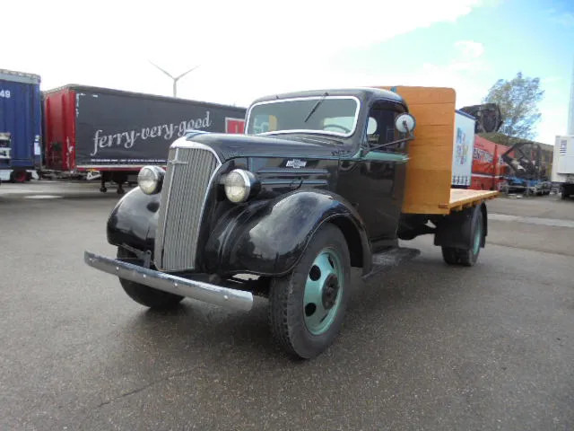 Chevrolet 1 1/2 TON FLATBED - Flakbil: bild 1 Chevrolet 1 1/2 TON FLATBED - Flakbil: bild 1