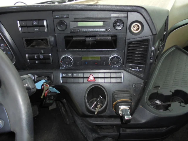 Dragbil Mercedes-Benz Actros 1842 LS EUR6: bild 10