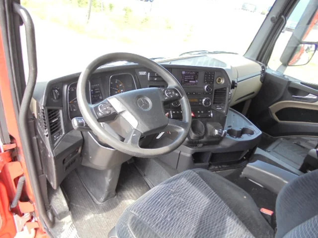 Interior photo 1: Dragbil Mercedes-Benz Actros 1943 LS EUR6