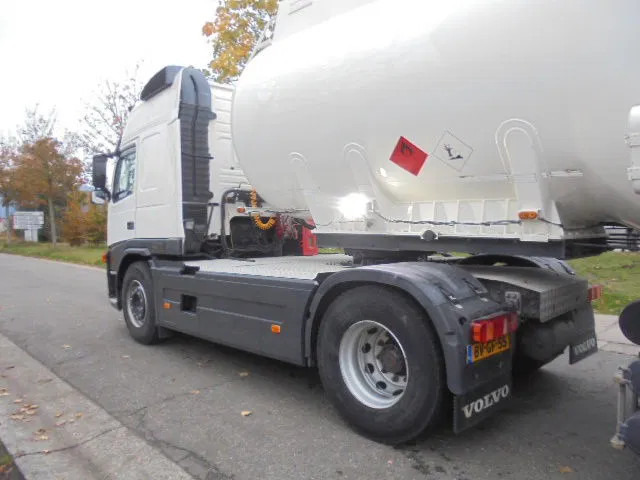 Volvo FM 400 GLOBETROTTER ADR NL TRUCK +TANK TRAILER - Dragbil: bild 4 Volvo FM 400 GLOBETROTTER ADR NL TRUCK +TANK TRAILER - Dragbil: bild 4