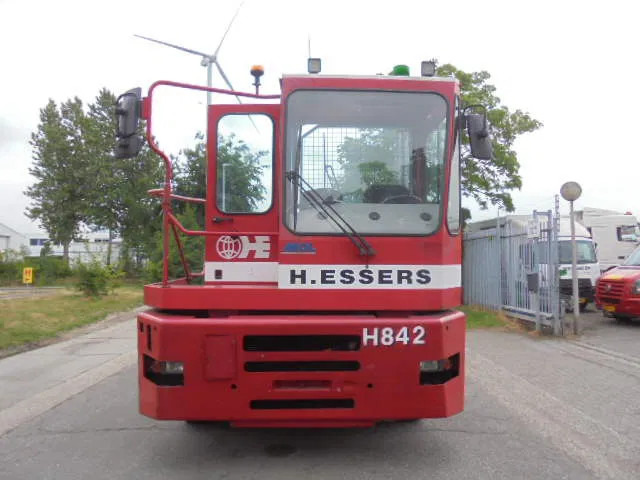 MOL YM 225/4X2 40 KM/H - Terminaltraktor: bild 2 MOL YM 225/4X2 40 KM/H - Terminaltraktor: bild 2