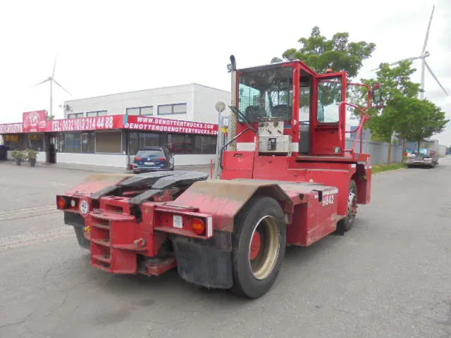 MOL YM 225/4X2 40 KM/H - Terminaltraktor: bild 5 MOL YM 225/4X2 40 KM/H - Terminaltraktor: bild 5
