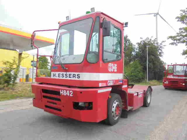 MOL YM 225/4X2 40 KM/H - Terminaltraktor: bild 1 MOL YM 225/4X2 40 KM/H - Terminaltraktor: bild 1