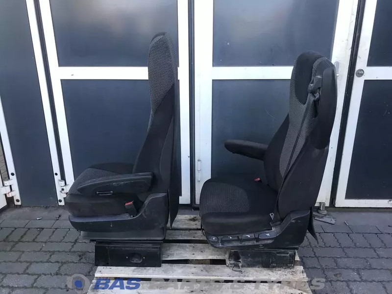 DAF XF106 Stoelen set DAF 1844320 - Säte för Lastbil: bild 2 DAF XF106 Stoelen set DAF 1844320 - Säte för Lastbil: bild 2