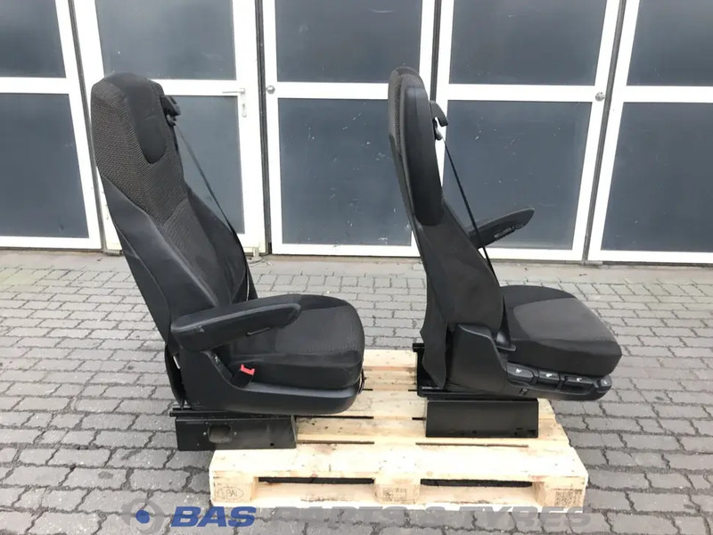 DAF XF106 Stoelen set DAF 1844340 - Säte för Lastbil: bild 4 DAF XF106 Stoelen set DAF 1844340 - Säte för Lastbil: bild 4