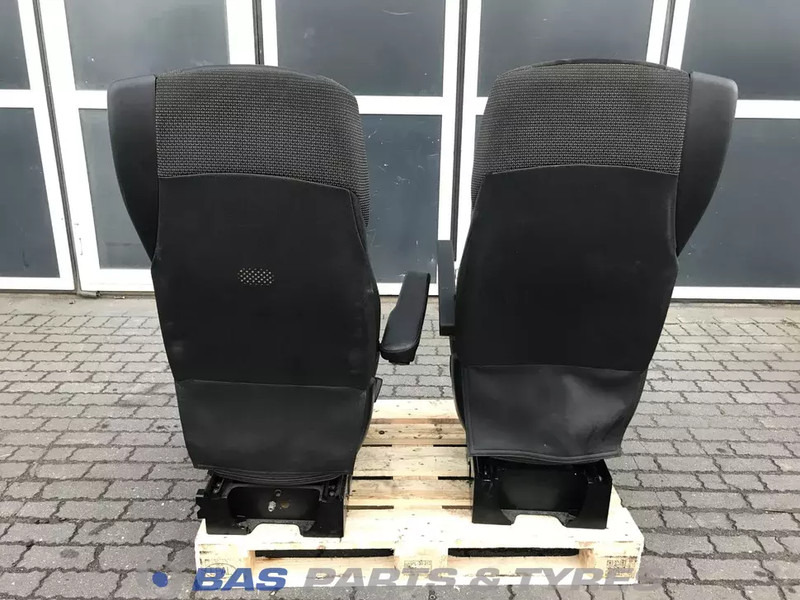 DAF XF106 Stoelen set DAF 1844340 - Säte för Lastbil: bild 3 DAF XF106 Stoelen set DAF 1844340 - Säte för Lastbil: bild 3