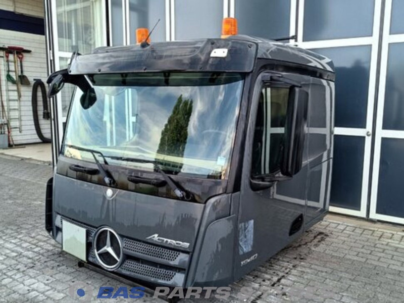 Mercedes-Benz Actros MP4 Mercedes ClassicSpace L-cab L2H1 A 000 600 01 01 - Hytt och interiör för Lastbil: bild 1 Mercedes-Benz Actros MP4 Mercedes ClassicSpace L-cab L2H1 A 000 600 01 01 - Hytt och interiör för Lastbil: bild 1