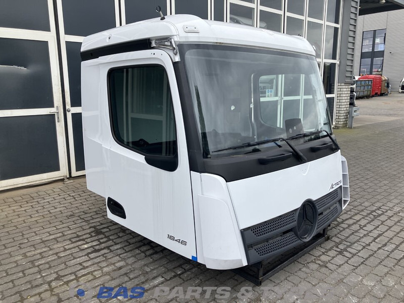 Mercedes-Benz Actros MP5 Mercedes ClassicSpace M-cab L1EH1 A 000 600 01 01 - Hytt och interiör för Lastbil: bild 2 Mercedes-Benz Actros MP5 Mercedes ClassicSpace M-cab L1EH1 A 000 600 01 01 - Hytt och interiör för Lastbil: bild 2