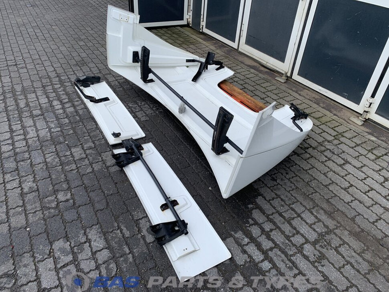 Mercedes-Benz Antos MP4 Spoilerset Mercedes ClassicSpace M-cab L1EH1 A 960 790 27 44 - Aerodynamik/ Spoiler för Lastbil: bild 5 Mercedes-Benz Antos MP4 Spoilerset Mercedes ClassicSpace M-cab L1EH1 A 960 790 27 44 - Aerodynamik/ Spoiler för Lastbil: bild 5