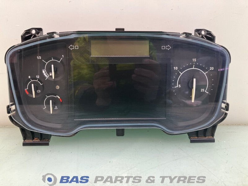 Renault T-Serie Instrumentenpaneel Renault 7421627137 - Instrumentbräda för Lastbil: bild 1 Renault T-Serie Instrumentenpaneel Renault 7421627137 - Instrumentbräda för Lastbil: bild 1