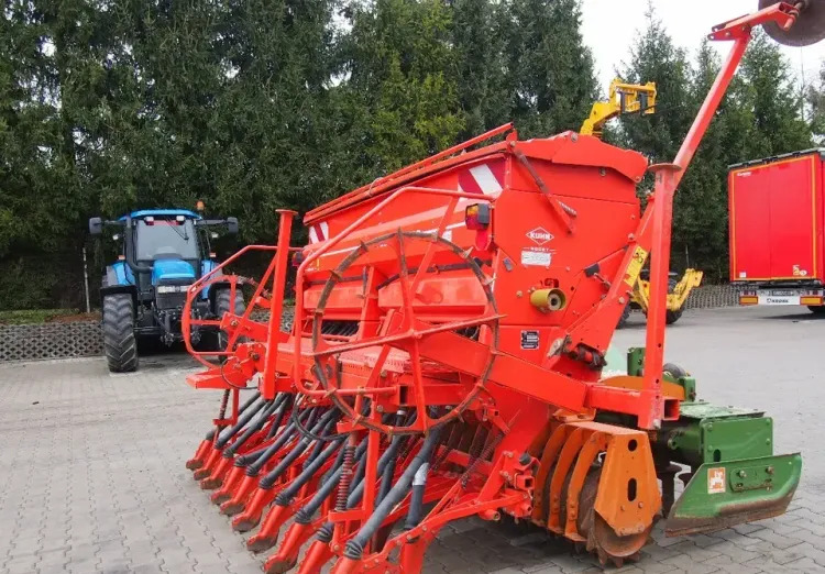 Agregat uprawowo-siewny Kuhn KE303 i INTEGRA 3000 2009 Agrebat uprawowo siewny, brona aktywna AMAZONE i KUHN - Kombisåmaskin: bild 3 Agregat uprawowo-siewny Kuhn KE303 i INTEGRA 3000 2009 Agrebat uprawowo siewny, brona aktywna AMAZONE i KUHN - Kombisåmaskin: bild 3