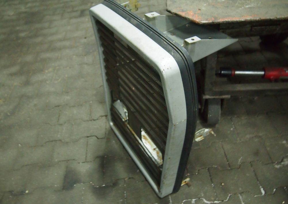 Części do Ciągnika Massey Ferguson MF 3000, 6000 Przedni grill maskę do Massey Ferguson serii 3000, 3100.
z lampami - Galler för Lantbruksmaskiner: bild 2 Części do Ciągnika Massey Ferguson MF 3000, 6000 Przedni grill maskę do Massey Ferguson serii 3000, 3100.
z lampami - Galler för Lantbruksmaskiner: bild 2