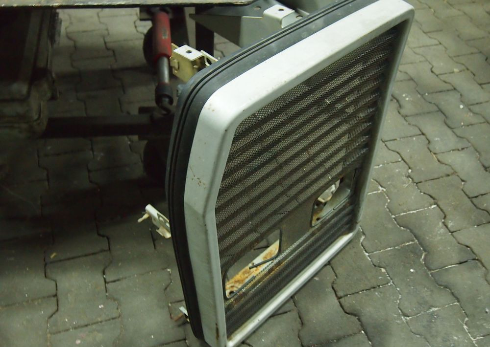 Części do Ciągnika Massey Ferguson MF 3000, 6000 Przedni grill maskę do Massey Ferguson serii 3000, 3100.
z lampami - Galler för Lantbruksmaskiner: bild 1 Części do Ciągnika Massey Ferguson MF 3000, 6000 Przedni grill maskę do Massey Ferguson serii 3000, 3100.
z lampami - Galler för Lantbruksmaskiner: bild 1