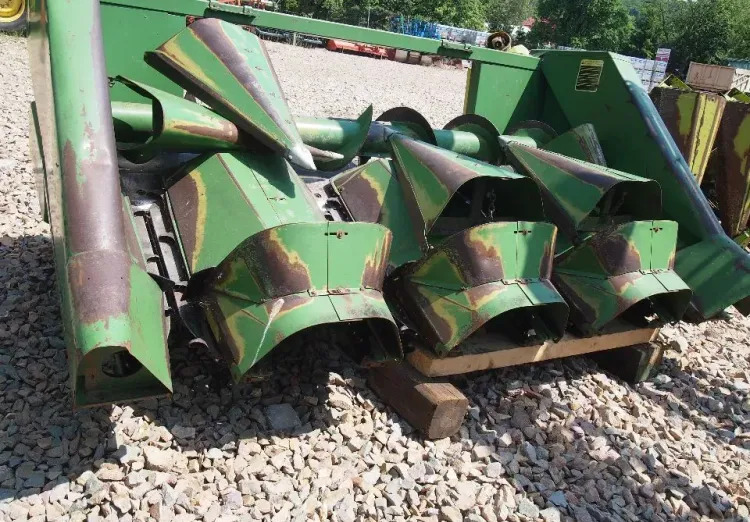 Heder John deere do kukurydzy 4 rzędowy claas john deere - Skärbord för majs: bild 1 Heder John deere do kukurydzy 4 rzędowy claas john deere - Skärbord för majs: bild 1