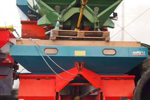 Rozsiewacz nawozów Sulky DPXGL 18-24m  Rozsiewacz nawozów Sulky - Mineralgödselspridare: bild 1 Rozsiewacz nawozów Sulky DPXGL 18-24m  Rozsiewacz nawozów Sulky - Mineralgödselspridare: bild 1