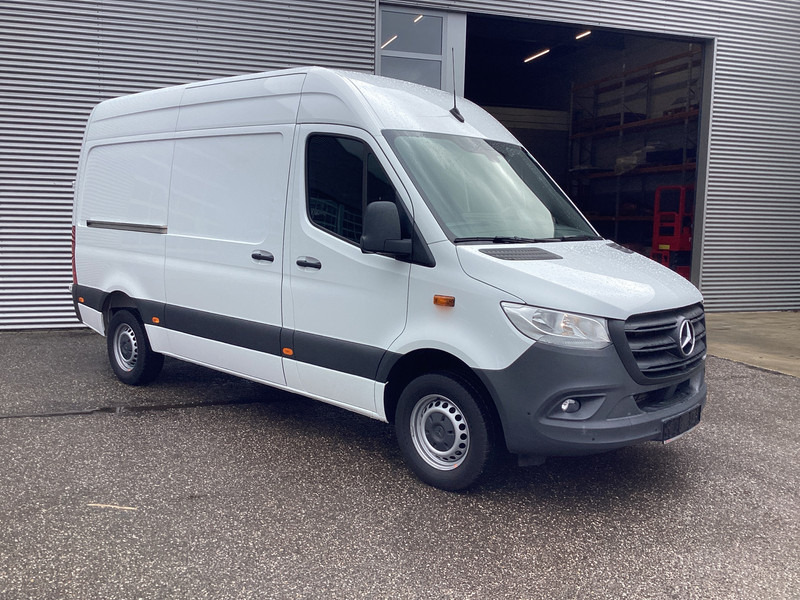 Mercedes-Benz Sprinter 317 CDI Aut. L2H2 BPM VRIJ! Carplay/ Gev.Stoel/ 270 Gr.Deuren/ Stoelverw./ Navi/ Camera/ PDC/ Cruise/ DAB - Skåpbil: bild 1 Mercedes-Benz Sprinter 317 CDI Aut. L2H2 BPM VRIJ! Carplay/ Gev.Stoel/ 270 Gr.Deuren/ Stoelverw./ Navi/ Camera/ PDC/ Cruise/ DAB - Skåpbil: bild 1