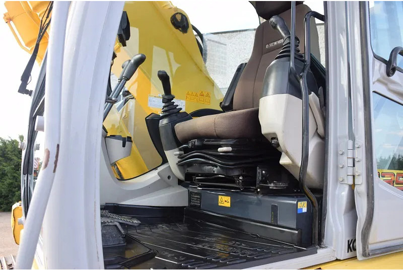 Bandgrävare New Holland Kobelco E235B SR-LCT: bild 14 Bandgrävare New Holland Kobelco E235B SR-LCT: bild 14