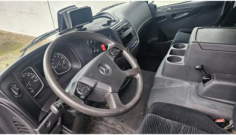 Mercedes-Benz Atego 1018 *L*Achteruitrijcamera*Automaat*Airco*Dhollandia Laadbrug*7149cm - Lastbil: bild 4 Mercedes-Benz Atego 1018 *L*Achteruitrijcamera*Automaat*Airco*Dhollandia Laadbrug*7149cm - Lastbil: bild 4