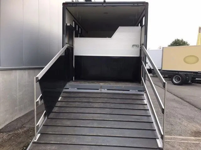 Mercedes-Benz Atego 1018 *Cruise control*Airco*Achteruitrijcamera*elektrische ruiten - Hästbuss: bild 3 Mercedes-Benz Atego 1018 *Cruise control*Airco*Achteruitrijcamera*elektrische ruiten - Hästbuss: bild 3