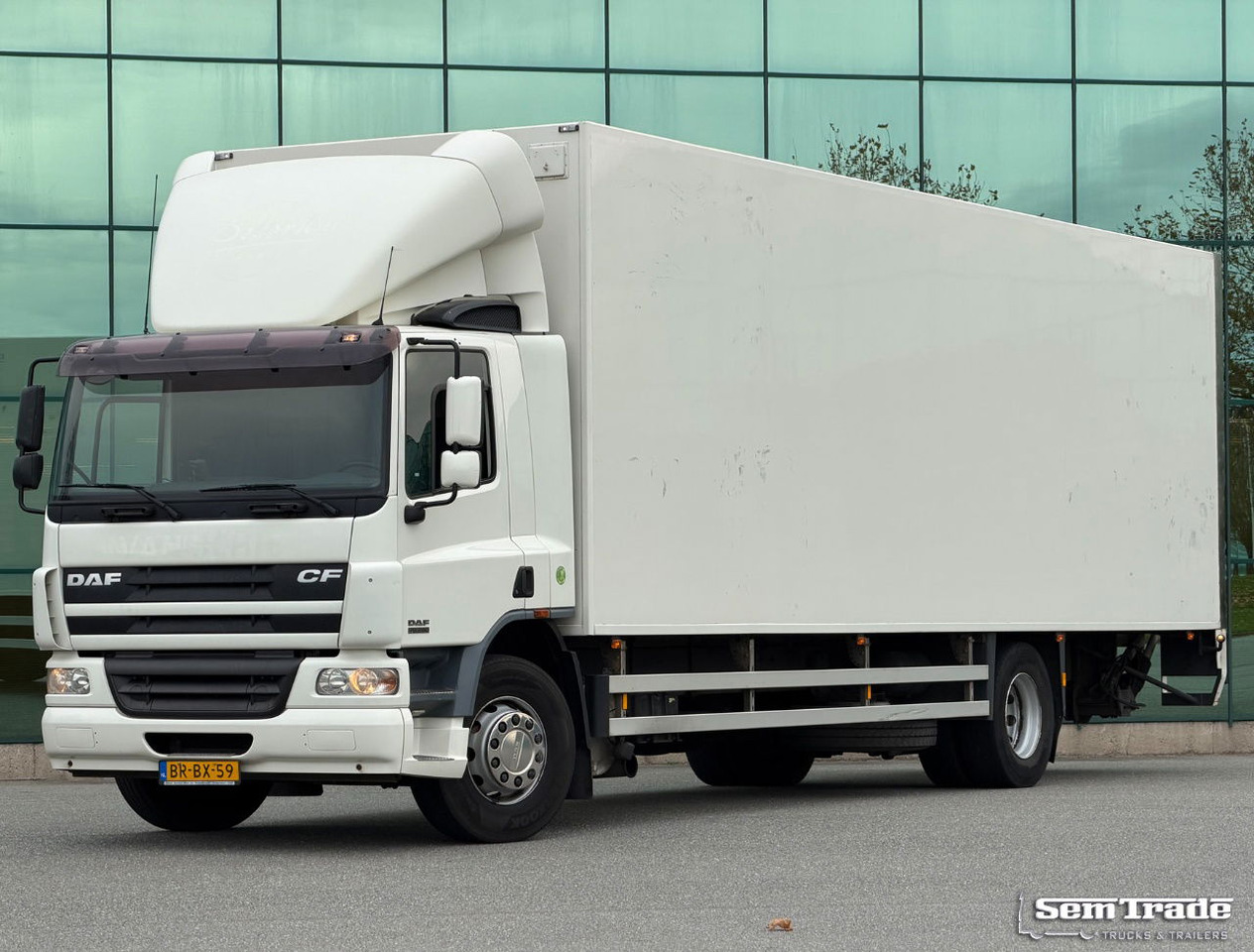 DAF CF 75.250 Euro 3 Manual Gearbox VAN Beurden Isolated BOX Tail Lift Super Condition NL-Truck - Lastbil med skåp: bild 1 DAF CF 75.250 Euro 3 Manual Gearbox VAN Beurden Isolated BOX Tail Lift Super Condition NL-Truck - Lastbil med skåp: bild 1