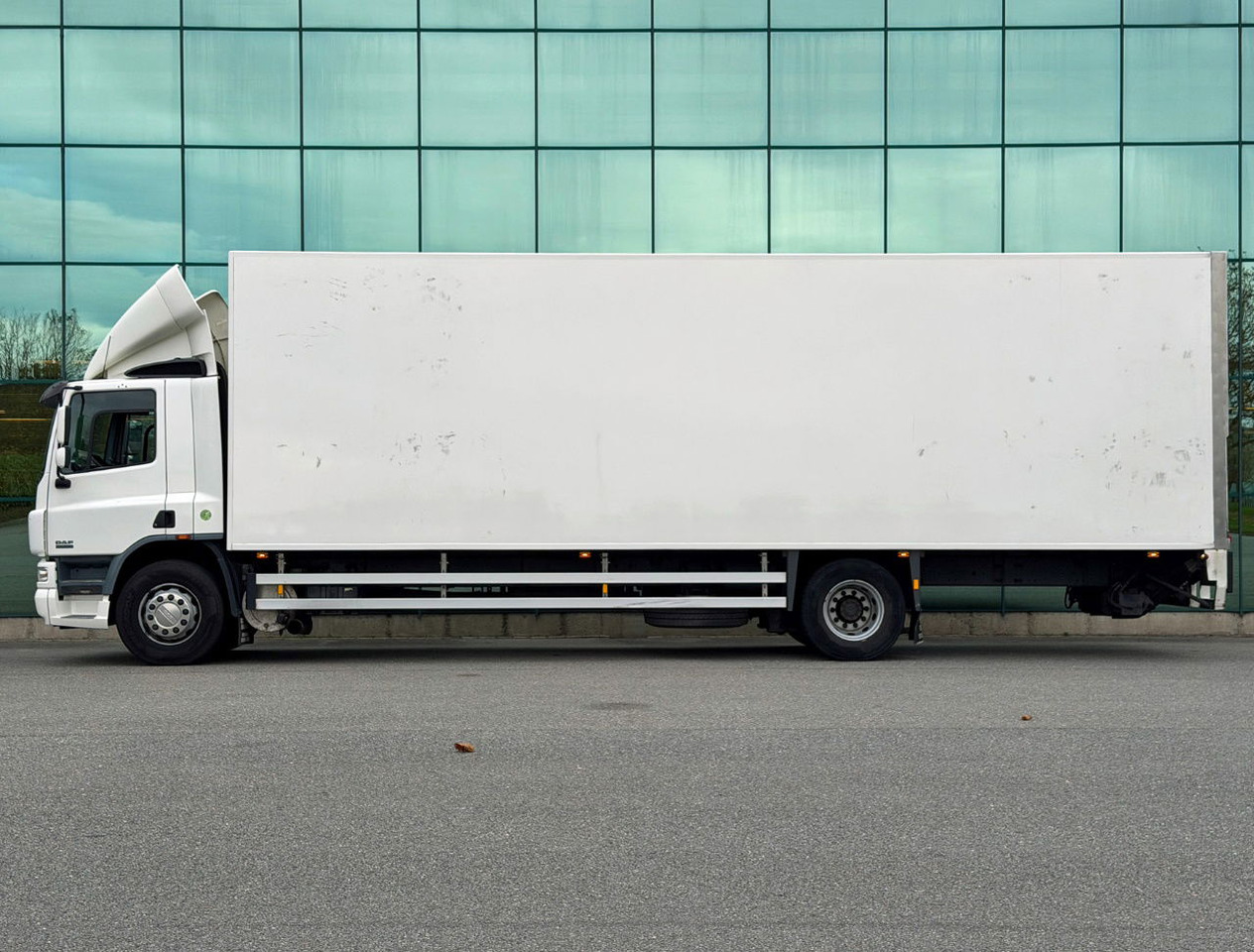 DAF CF 75.250 Euro 3 Manual Gearbox VAN Beurden Isolated BOX Tail Lift Super Condition NL-Truck - Lastbil med skåp: bild 2 DAF CF 75.250 Euro 3 Manual Gearbox VAN Beurden Isolated BOX Tail Lift Super Condition NL-Truck - Lastbil med skåp: bild 2