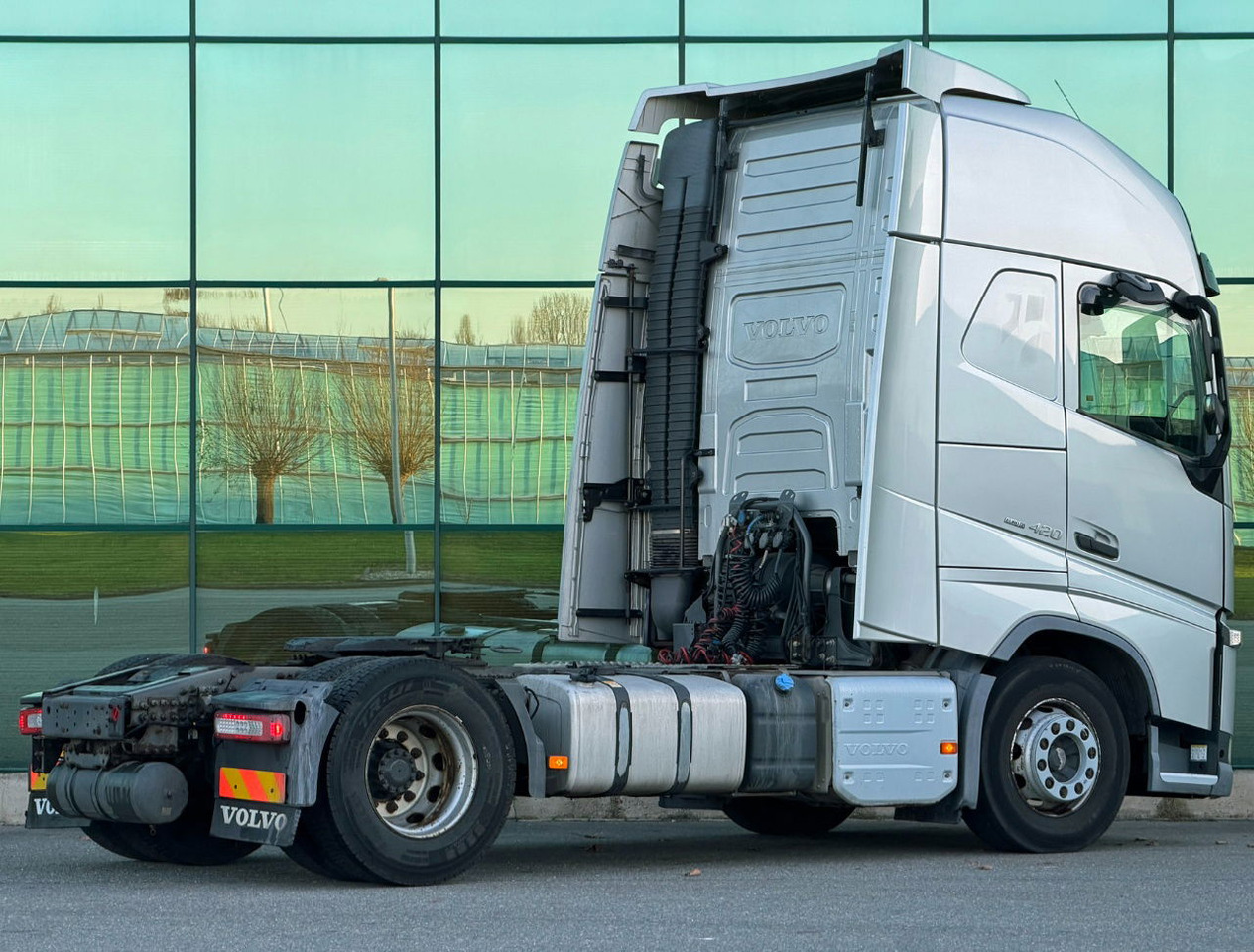 Volvo FH 13.420 Euro 6 Only 570.000 KM Full AIR 2X Tanks LOW Deck NL-Truck - Dragbil: bild 4 Volvo FH 13.420 Euro 6 Only 570.000 KM Full AIR 2X Tanks LOW Deck NL-Truck - Dragbil: bild 4
