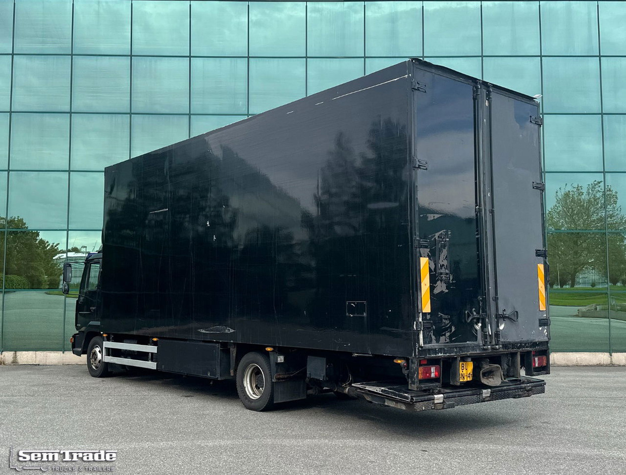 MAN LE 220C Euro 3 Isolated BOX + BOX Heater 740 x 240 x 295 CM Inside Holland Truck - Lastbil med skåp: bild 3 MAN LE 220C Euro 3 Isolated BOX + BOX Heater 740 x 240 x 295 CM Inside Holland Truck - Lastbil med skåp: bild 3
