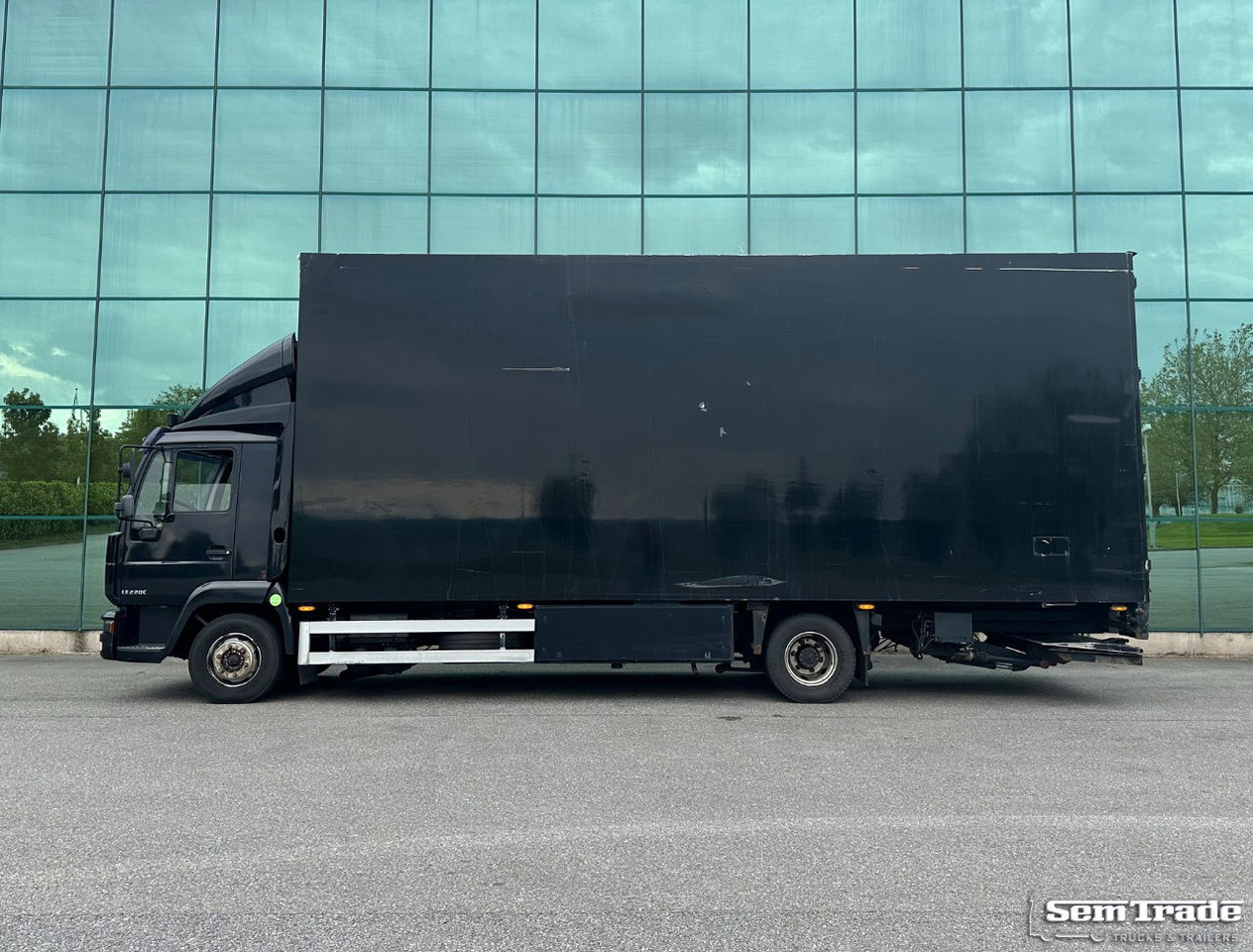 MAN LE 220C Euro 3 Isolated BOX + BOX Heater 740 x 240 x 295 CM Inside Holland Truck - Lastbil med skåp: bild 2 MAN LE 220C Euro 3 Isolated BOX + BOX Heater 740 x 240 x 295 CM Inside Holland Truck - Lastbil med skåp: bild 2