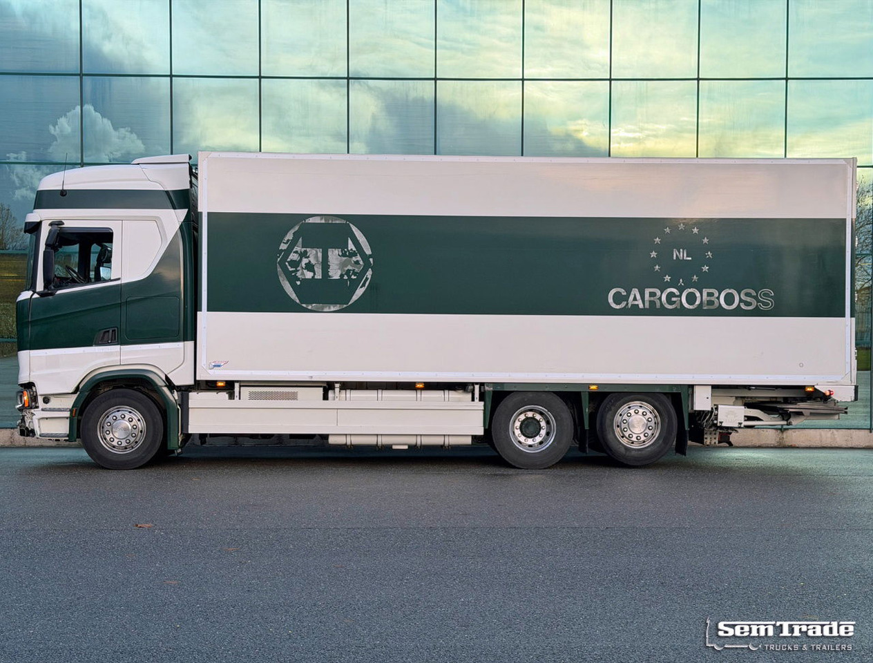 Scania S450 Full AIR Retarder VAN Beurden Isolated BOX Hydrarolls TRS Cooling NL-Truck - Kylbil lastbil: bild 2 Scania S450 Full AIR Retarder VAN Beurden Isolated BOX Hydrarolls TRS Cooling NL-Truck - Kylbil lastbil: bild 2