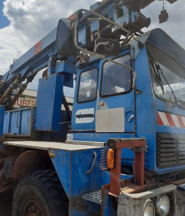 Camions 4x4 tarieres ex EDF pour plantation poteaux betons ou bois - Byggmaskiner, Lastbil: bild 3 Camions 4x4 tarieres ex EDF pour plantation poteaux betons ou bois - Byggmaskiner, Lastbil: bild 3