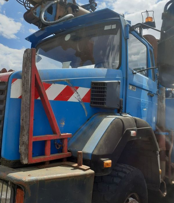 Camions 4x4 tarieres ex EDF pour plantation poteaux betons ou bois - Byggmaskiner, Lastbil: bild 2 Camions 4x4 tarieres ex EDF pour plantation poteaux betons ou bois - Byggmaskiner, Lastbil: bild 2