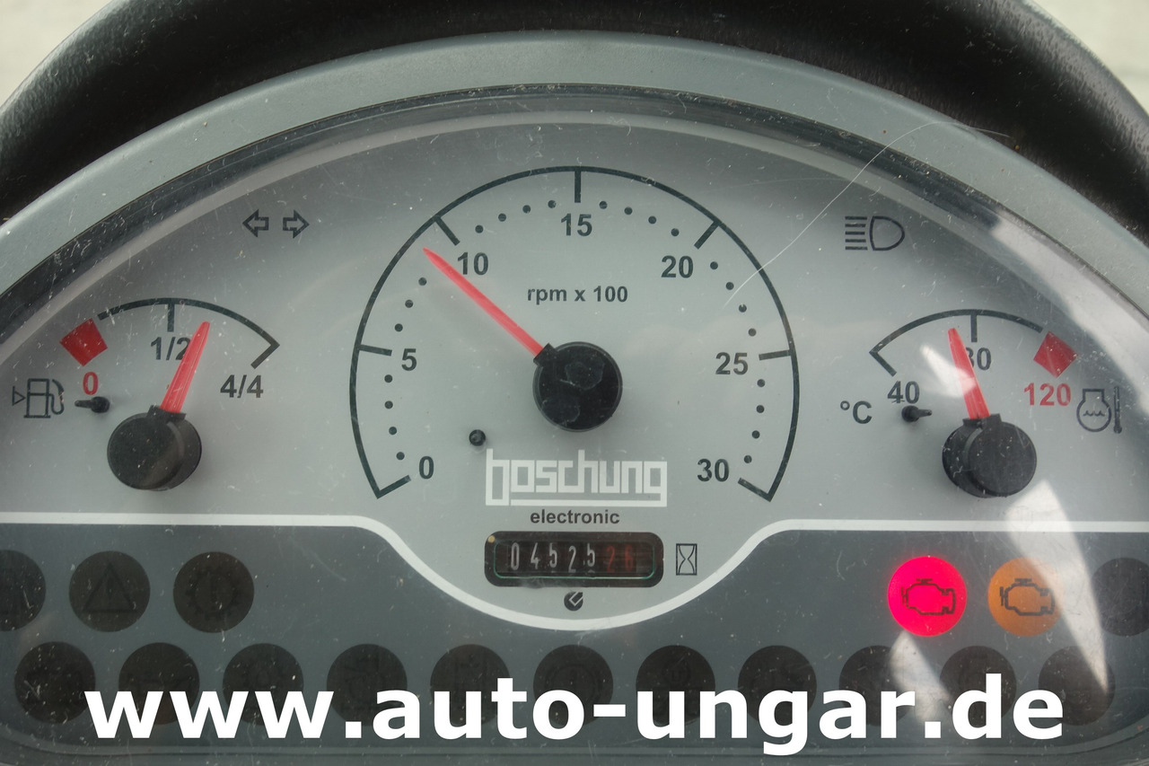 Utility/ Specialfordon Boschung S3 Wasserfass Kipper 4-Rad-Lenkung Multicar Kommunalfahrzeug Geräteträger: bild 14 Utility/ Specialfordon Boschung S3 Wasserfass Kipper 4-Rad-Lenkung Multicar Kommunalfahrzeug Geräteträger: bild 14