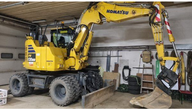 Komatsu PW 138 MR - Grävmaskin på däck: bild 1 Komatsu PW 138 MR - Grävmaskin på däck: bild 1