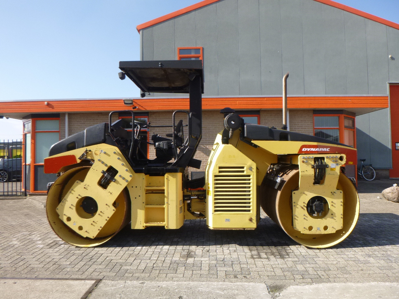 DYNAPAC CC432V - Asfaltvält: bild 1 DYNAPAC CC432V - Asfaltvält: bild 1