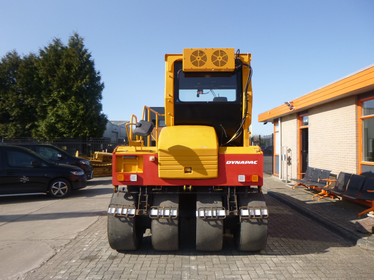 DYNAPAC CP215(HITACHI) - Gummihjulsvält: bild 3 DYNAPAC CP215(HITACHI) - Gummihjulsvält: bild 3