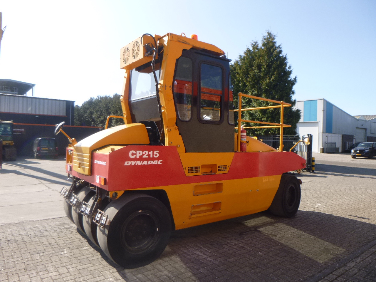 DYNAPAC CP215(HITACHI) - Gummihjulsvält: bild 5 DYNAPAC CP215(HITACHI) - Gummihjulsvält: bild 5