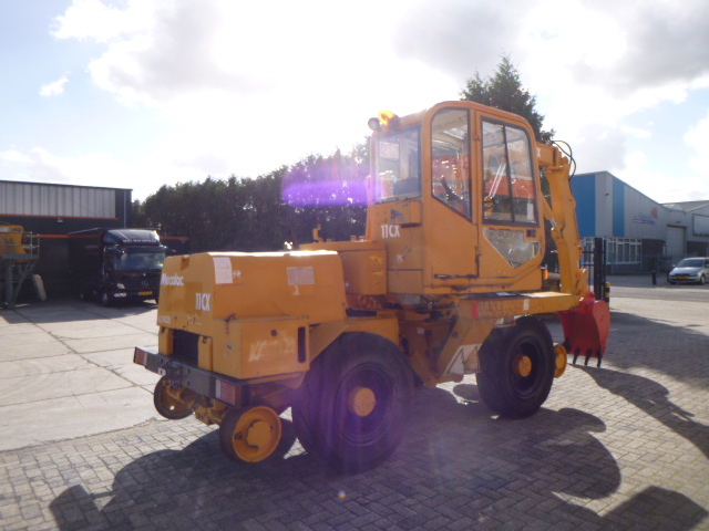 MECALAC MECALAC 11 CX MEWP ROAD RAIL DIVISION - Grävmaskin på däck: bild 4 MECALAC MECALAC 11 CX MEWP ROAD RAIL DIVISION - Grävmaskin på däck: bild 4