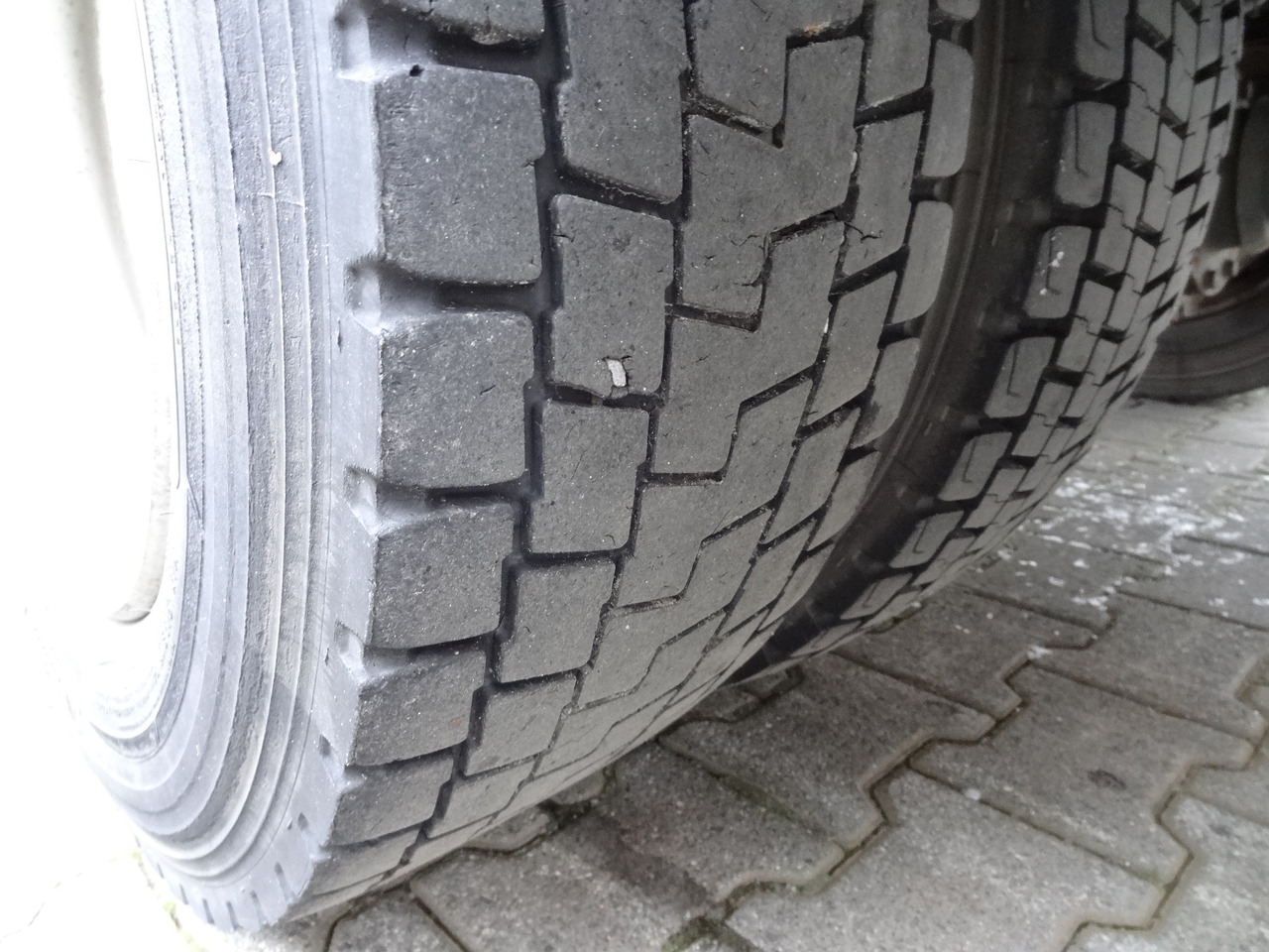 Iveco EuroCargo 120E25 Fassi F38 - Flakbil, Kranbil: bild 2 Iveco EuroCargo 120E25 Fassi F38 - Flakbil, Kranbil: bild 2