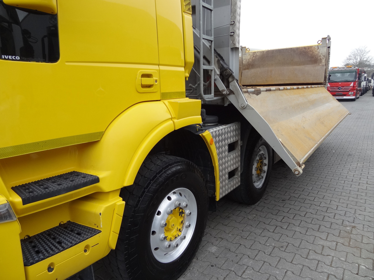 Iveco Trakker 450 8X4 Meiller - Tippbil lastbil: bild 3 Iveco Trakker 450 8X4 Meiller - Tippbil lastbil: bild 3