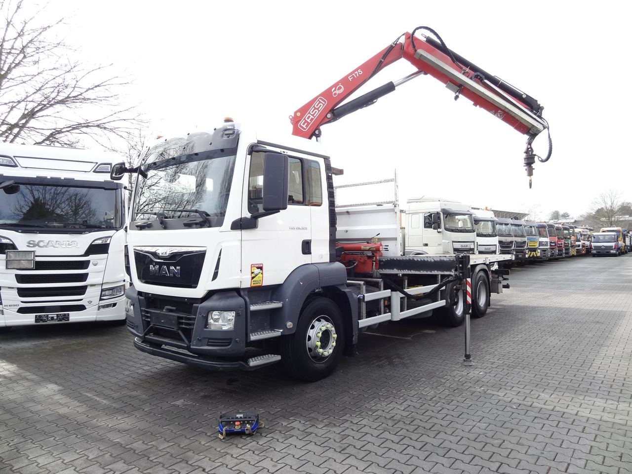 Kranbil, Flakbil MAN TGS 26.320 6X4 BB mit Kran Fassi F175: bild 12