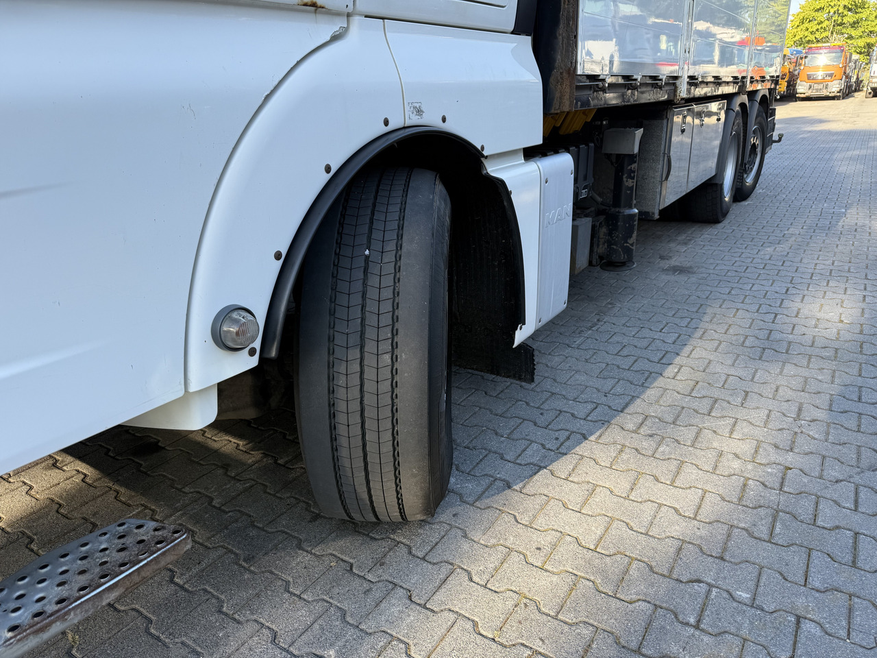 MAN TGX 26.480 6X2 Hiab 422 + Jib + Winde - Flakbil, Kranbil: bild 2 MAN TGX 26.480 6X2 Hiab 422 + Jib + Winde - Flakbil, Kranbil: bild 2