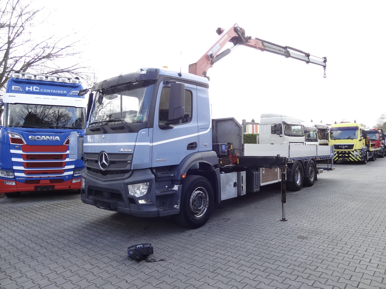 Mercedes-Benz Actros 2533 6X2 HMF 1820 Langmaterial - Flakbil, Kranbil: bild 1 Mercedes-Benz Actros 2533 6X2 HMF 1820 Langmaterial - Flakbil, Kranbil: bild 1
