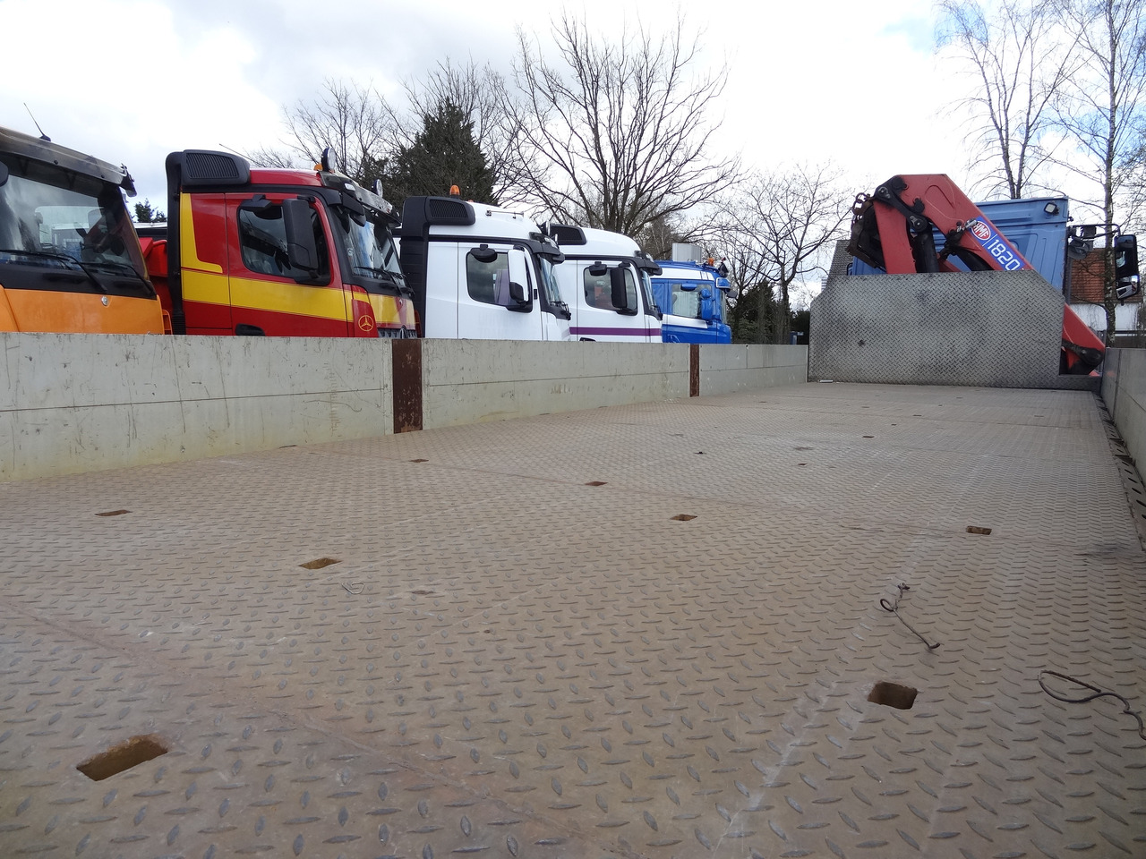 Mercedes-Benz Actros 2533 6X2 HMF 1820 Langmaterial - Flakbil, Kranbil: bild 2 Mercedes-Benz Actros 2533 6X2 HMF 1820 Langmaterial - Flakbil, Kranbil: bild 2