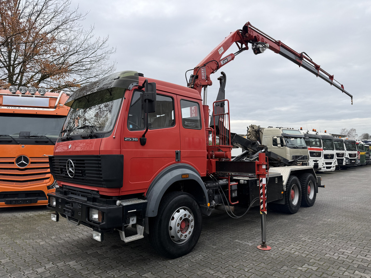 Mercedes-Benz SK 2538 6X4 Haken Kran/ Oldtimer/ Feuerwehr - Lastväxlare lastbil, Kranbil: bild 1 Mercedes-Benz SK 2538 6X4 Haken Kran/ Oldtimer/ Feuerwehr - Lastväxlare lastbil, Kranbil: bild 1