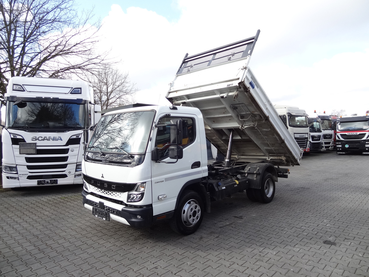 Mitsubishi Fuso 7C18 Meiller - Tippbil lastbil: bild 1 Mitsubishi Fuso 7C18 Meiller - Tippbil lastbil: bild 1