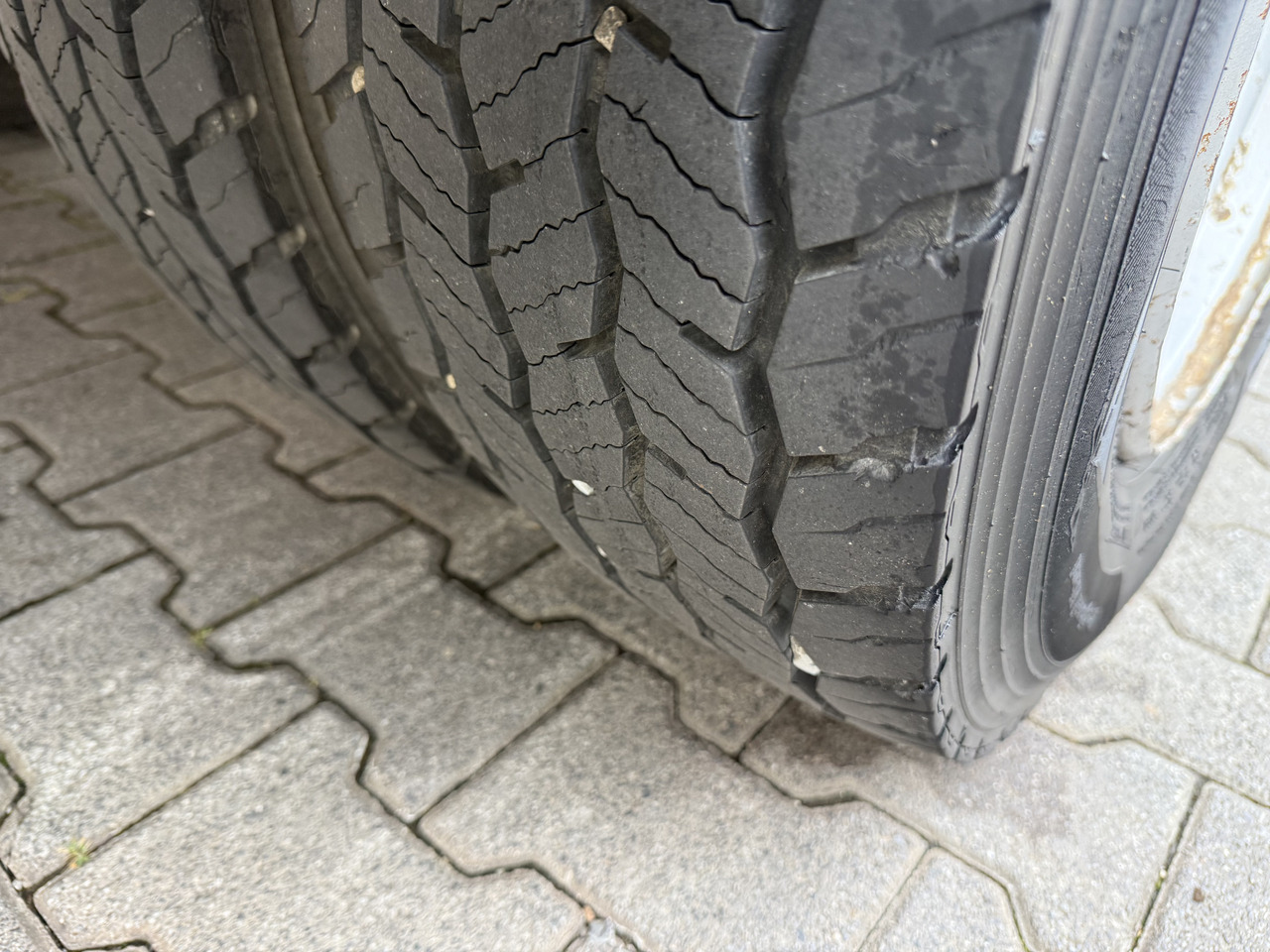 Renault Midlum 180.10 DoKa - Lastbil med skåp: bild 2 Renault Midlum 180.10 DoKa - Lastbil med skåp: bild 2