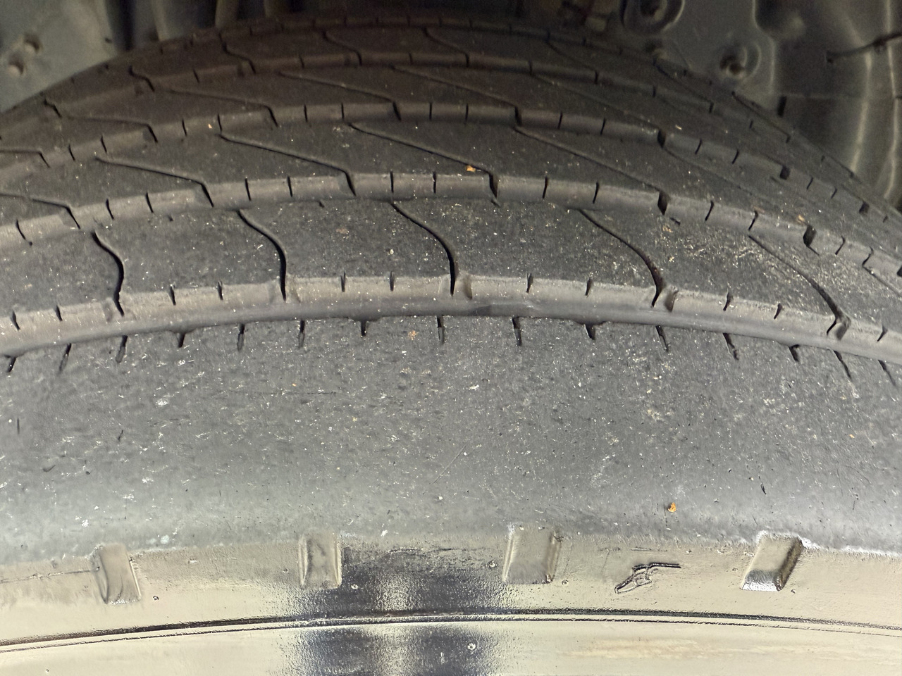 Scania P410 4X2 Palfinger PK 13001 - Kranbil: bild 2 Scania P410 4X2 Palfinger PK 13001 - Kranbil: bild 2